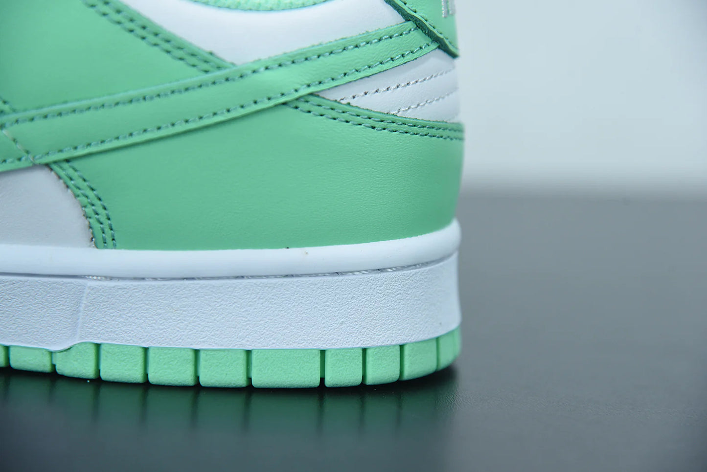 Nike Dunk Low “Green Glow”