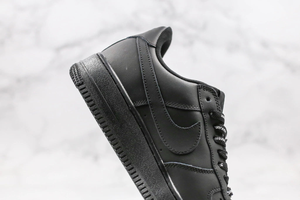 Nike Air Force 1 Low Supreme Black