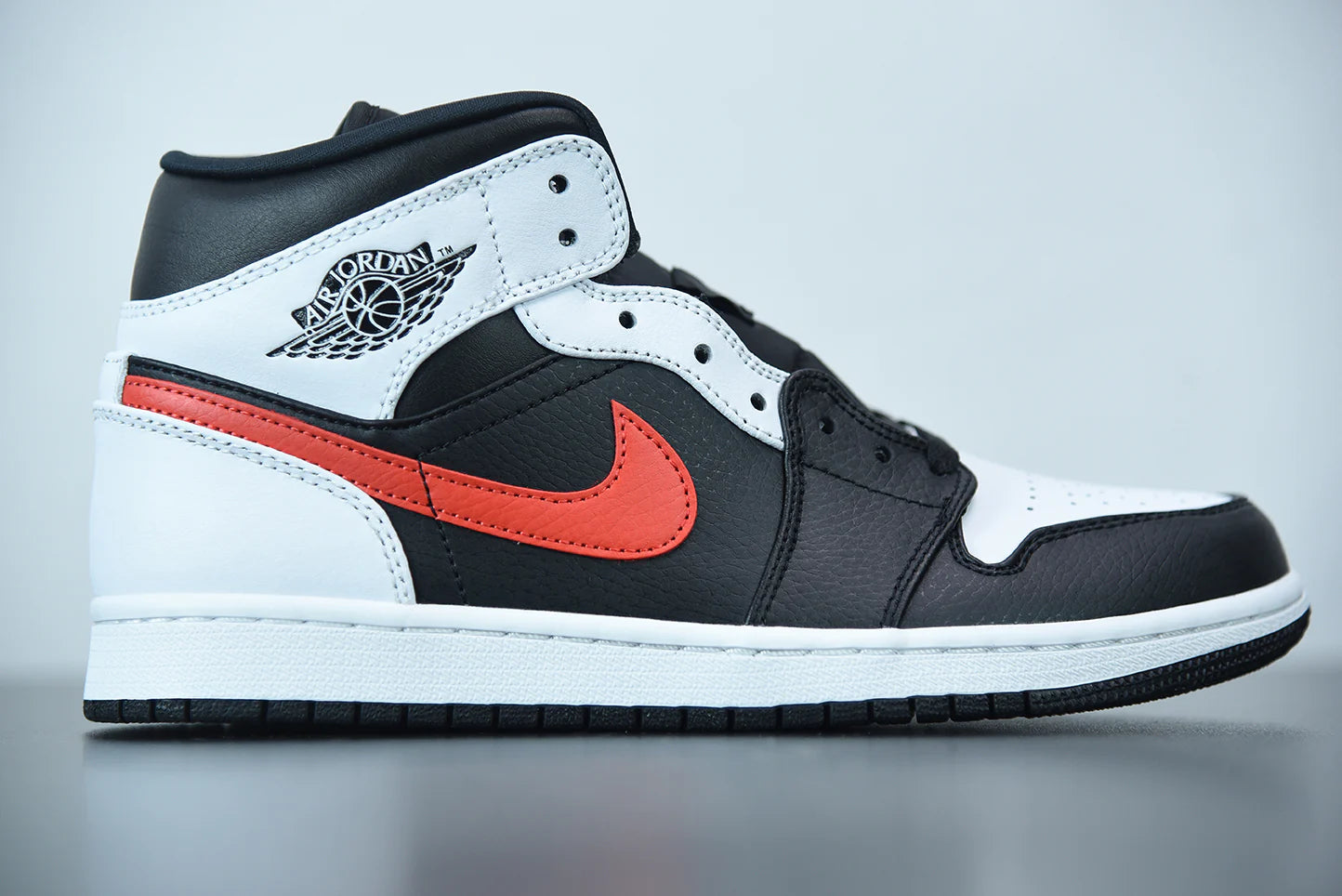 Nike Air Jordan 1 Mid “Chile Red”