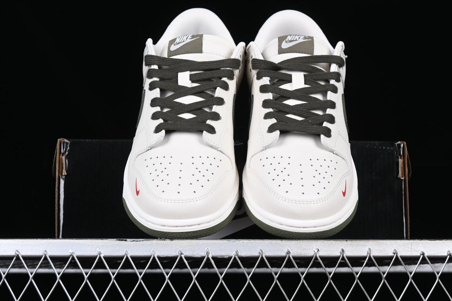 Nike SB Dunk Low Supreme