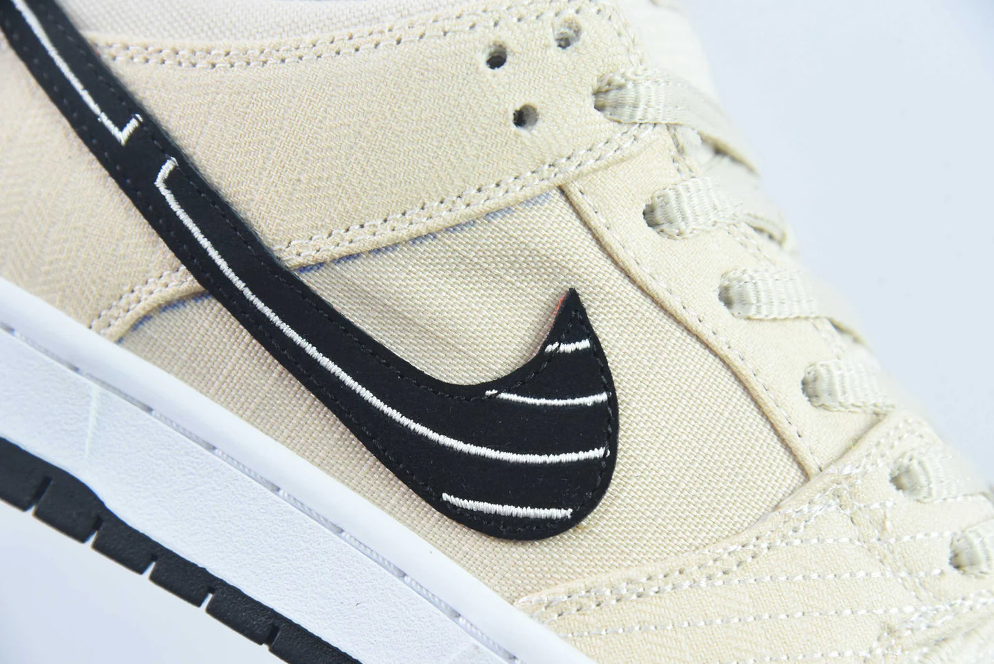 Nike SB Dunk Low “Albino & Preto”