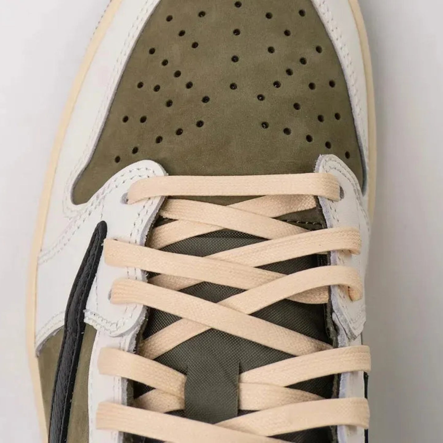 Nike Air Jordan 1 Low "Medium Olive" x Travis Scott